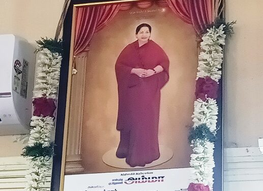 காஞ்சிபுரம் மாநகராட்சி மாமன்றத்தில் புரட்சித்தலைவி உருவப்படம் அகற்றம்-அரசியல் காழ்ப்புணர்ச்சியால் தி.மு.க.வினர் அராஜகம்