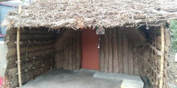 ஆரணி அருகே கால்வாய் புறம்போக்கு இடத்தை ஆக்கிரமித்து அராஜகம்-தி.மு.க. பிரமுகர் மீது ஆட்சியரிடம் புகார்