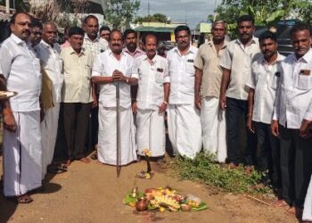 ரூ.30 லட்சம் மதிப்பில் வளர்ச்சிப்பணிகள்-முன்னாள் அமைச்சர் கே.சி.கருப்பணன் தொடங்கி வைத்தார்