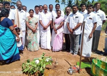 கோபி ஒன்றியத்தில் ரூ.1 கோடி மதிப்பில் திட்டப்பணிகள்-முன்னாள் அமைச்சர் கே.ஏ.செங்கோட்டையன் தொடங்கி வைத்தார்