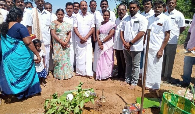 கோபி ஒன்றியத்தில் ரூ.1 கோடி மதிப்பில் திட்டப்பணிகள்-முன்னாள் அமைச்சர் கே.ஏ.செங்கோட்டையன் தொடங்கி வைத்தார்