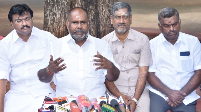 மக்களுக்காக, தொண்டர்களுக்காக உழைக்கும் எடப்பாடியாருக்கு கிடைத்த மாபெரும் வெற்றி-முன்னாள் அமைச்சர் ஆர்.பி.உதயகுமார் செய்தியாளர்களுக்கு பேட்டி