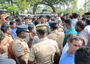 மாணவன் சாவுக்கு நீதிகேட்டு பொதுமக்கள் போராட்டம் – பண்ருட்டி அருகே பரபரப்பு