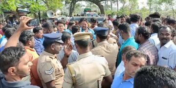 மாணவன் சாவுக்கு நீதிகேட்டு பொதுமக்கள் போராட்டம் – பண்ருட்டி அருகே பரபரப்பு