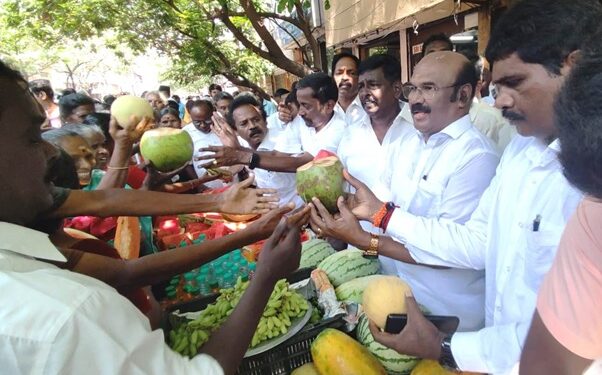 இரட்டை குதிரையில் தி.மு.க. சவாரி – முன்னாள் அமைச்சர் டி.ஜெயக்குமார் தாக்கு