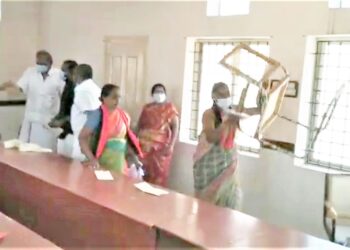 சேலம் நங்கவள்ளி பேரூராட்சியில் மறைமுக தேர்தல் ஒத்திவைப்பு – நடத்த விடாமல் தி.மு.க.வினர் ரகளை