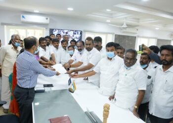 கோவை வெள்ளலூரில் தி.மு.க.வினர் வன்முறை