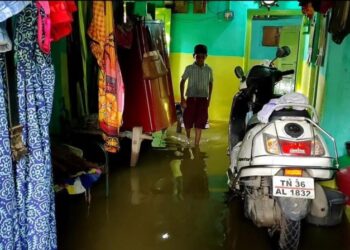 குமாரபாளையம் பகுதிகளில் கனமழை 50க்கும் மேற்பட்ட வீடுகளில் வெள்ளம் புகுந்தது- பொதுமக்கள் கடும் பாதிப்பு
