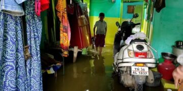 குமாரபாளையம் பகுதிகளில் கனமழை  50க்கும் மேற்பட்ட வீடுகளில் வெள்ளம் புகுந்தது- பொதுமக்கள் கடும் பாதிப்பு