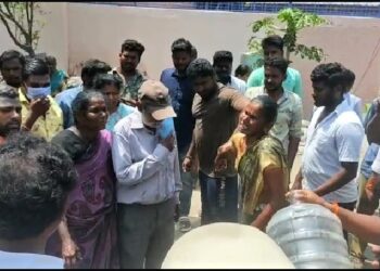 கழக பிரமுகர் குடும்பத்தினருடன் தற்கொலை முயற்சி – திருப்பத்தூர் நகராட்சி அதிகாரிகளுக்கு பொதுமக்கள் கண்டனம்