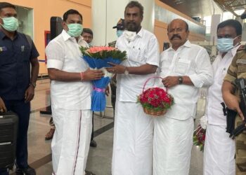 கழக இடைக்கால பொதுச்செயலாளர் எடப்பாடியாருக்கு உற்சாக வரவேற்பு-பல்லாயிரக்கணக்கில் கழக தொண்டர்கள் திரண்டனர்