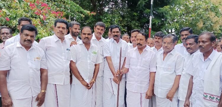 ரூ.2 கோடி மதிப்பில் வளர்ச்சி திட்டப்பணிகள்-முன்னாள் அமைச்சர் கே.ஏ.செங்கோட்டையன் தொடங்கி வைத்தார்