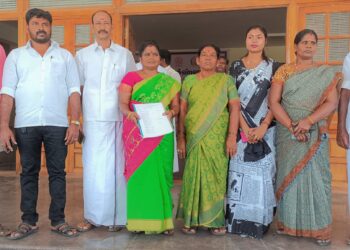 வளர்ச்சி திட்ட பணிகளுக்கு தி.மு.க.வினர் முட்டுக்கட்டை