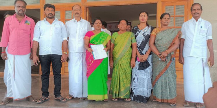 வளர்ச்சி திட்ட பணிகளுக்கு தி.மு.க.வினர் முட்டுக்கட்டை