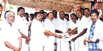 ஒகேனக்கல் ஆற்றில் வெள்ளப்பெருக்கு-சுற்றுலா பயணிகள் குளிக்க தடை