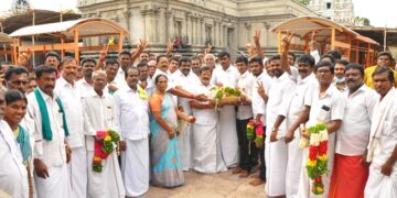 எடப்பாடியார் தலைமை ஏற்க வேண்டி மேச்சேரி ஸ்ரீபத்ரகாளியம்மன் கோயிலில் சிறப்பு அபிஷேகம் -கழக நிர்வாகிகள் வேண்டுதல்