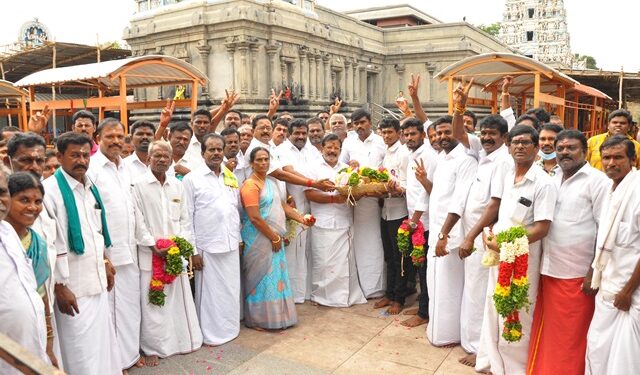 எடப்பாடியார் தலைமை ஏற்க வேண்டி மேச்சேரி ஸ்ரீபத்ரகாளியம்மன் கோயிலில் சிறப்பு அபிஷேகம் -கழக நிர்வாகிகள் வேண்டுதல்