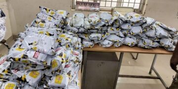 தடை செய்யப்பட்ட புகையிலை பொருட்கள் பறிமுதல் -திருச்செந்தூரில் வாலிபர் கைது