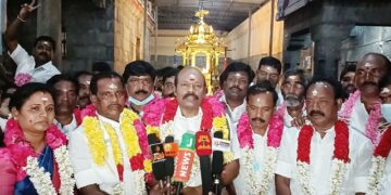 திருப்போரூர் கந்தசுவாமி கோயிலில் தங்கத்தேர் இழுத்து வழிபாடு