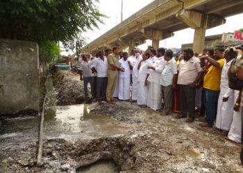 திண்டிவனம் நகராட்சியை கண்டித்து எம்.எல்.ஏ. தலைமையில் ஆர்ப்பாட்டம்
