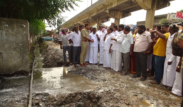 திண்டிவனம் நகராட்சியை கண்டித்து எம்.எல்.ஏ. தலைமையில் ஆர்ப்பாட்டம்