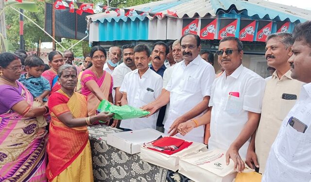 கோவை பச்சாபாளையத்தில் நலத்திட்ட உதவிகள்-கழக அமைப்பு செயலாளர் செ.தாமோதரன் எம்.எல்.ஏ வழங்கினார்