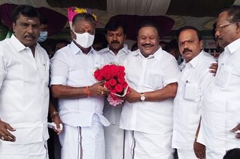 திண்டுக்கல்லில் கழக ஒருங்கிணைப்பாளர் ஓ.பன்னீர்செல்வத்துக்கு உற்சாக வரவேற்பு