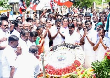 தியாகி இம்மானுவேல் சேகரனின் 65-வது நினைவு நாள்- பரமக்குடியில் உள்ள நினைவிடத்தில் கழகத்தின் சார்பில் அஞ்சலி