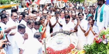 தியாகி இம்மானுவேல் சேகரனின் 65-வது நினைவு நாள்- பரமக்குடியில் உள்ள நினைவிடத்தில் கழகத்தின் சார்பில் அஞ்சலி