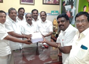 வாக்காளர் சேர்ப்பு பணி குறித்து ஆலோசனை கூட்டம் -முன்னாள் அமைச்சர்கள் பங்கேற்பு