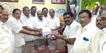 வாக்காளர் சேர்ப்பு பணி குறித்து ஆலோசனை கூட்டம் -முன்னாள் அமைச்சர்கள் பங்கேற்பு