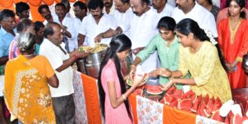 திருப்பரங்குன்றத்தில் 5 ஆயிரம் பேருக்கு அன்னதானம்-மாவட்ட செயலாளர் வி.வி.ராஜன் செல்லப்பா வழங்கினார்