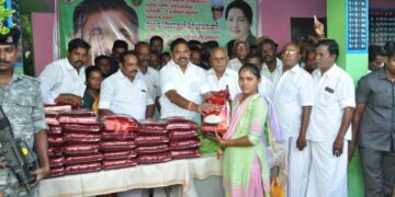 பாதிக்கப்பட்ட மக்களுக்கு நிவாரண உதவிகள்-கழக இடைக்கால பொதுச்செயலாளர் எடப்பாடி கே.பழனிசாமி வழங்கினார்