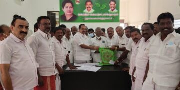 கழக அமைப்பு தேர்தலுக்கான விண்ணப்ப படிவங்கள் – முன்னாள் அமைச்சர்கள் சி.வி.சண்முகம், செஞ்சி.ராமச்சந்திரன் வழங்கினர்