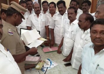 கட்சியிலிருந்து நீக்கப்பட்டவர்கள் நடத்தும் நிகழ்ச்சிக்கு அனுமதி அளிக்க கூடாது-ஆரணி போலீசில் கழகத்தின் சார்பில் புகார்