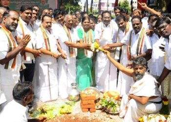 மாற்றான் தாய் மனப்பான்மையுடன் எதிர்க்கட்சி எம்.எல்.ஏ.க்களை நடத்தாதீர்