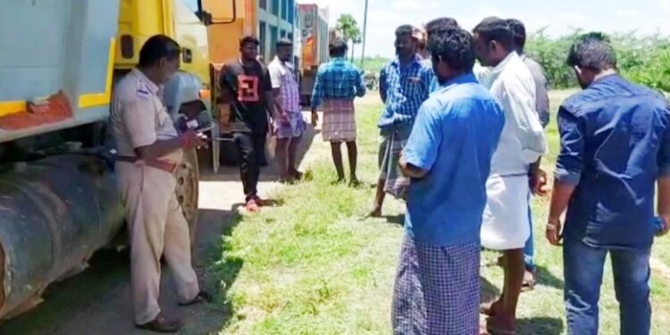 விடியா திமுக ஆட்சியில் கிராவல் மண் கொள்ளை – மானாமதுரை அருகே லாரிகளை பிடித்து கொடுத்தும் நடவடிக்கை எடுக்கவில்லை