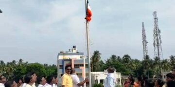 தேசியக்கொடியை தலைகீழாக ஏற்றிய காங்கிரஸ் மேயர்-கும்பகோணம் மாநகராட்சியில் அதிர்ச்சி சம்பவம்