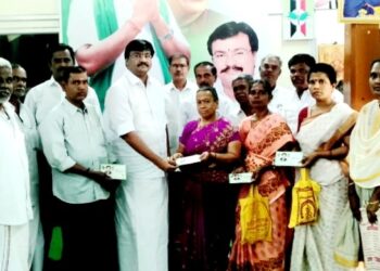 மதுரையில் ஏழை மாணவர்களுக்கு கல்வி உதவி