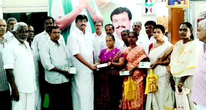 மதுரையில் ஏழை மாணவர்களுக்கு கல்வி உதவி