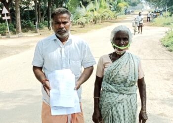 மூதாட்டி நிலத்தை அபகரிக்க முயற்சி: அமைச்சரின் உறவினர் மீது புகார்