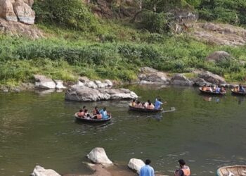 ஒகேனக்கல்லுக்கு மீண்டும் சுற்றுலா பயணிகள் வருகை – பரிசலில் உற்சாக பயணம்