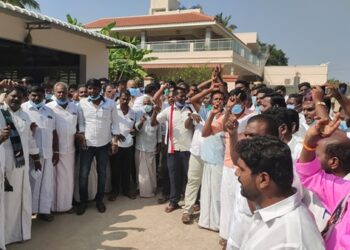 தருமபுரியில் முன்னாள் அமைச்சர்- எம்.எல்.ஏ. வீட்டில் சோதனை – விடியா தி.மு.க. அரசை கண்டித்து கழக நிர்வாகிகள் ஆர்ப்பாட்டம்