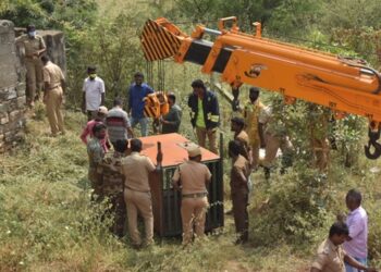 குடோனில் பதுங்கிய சிறுத்தை கூண்டில் சிக்குமா?4 நாட்களாக வனத்துறையினர் காத்திருப்பு