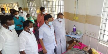 காவல் நிலையத்திற்குள் புகுந்து கழக வேட்பாளர் மீது தாக்குதல் – திண்டிவனத்தில் தி.மு.க.வினர் அராஜகம்