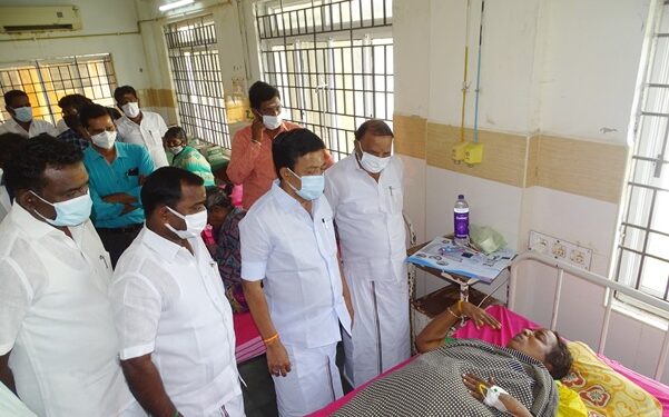 காவல் நிலையத்திற்குள் புகுந்து கழக வேட்பாளர் மீது தாக்குதல் – திண்டிவனத்தில் தி.மு.க.வினர் அராஜகம்