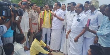 என்.எல்.சி. அதிகாரிகளை தடுத்து கிராம மக்கள் போராட்டம் – நெய்வேலி அருகே பரபரப்பு