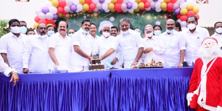 கழகம் சார்பில் கிறிஸ்துமஸ் விழா ஒருங்கிணைப்பாளர்கள் பங்கேற்பு