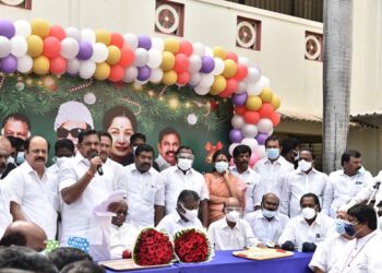 ஜாதி- மதங்களை கடந்து உதவும் இயக்கம் கழகம் – கிறிஸ்துமஸ் விழாவில் எதிர்க்கட்சி தலைவர்  பேச்சு