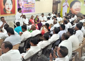 புதுச்சேரி கிழக்கு மாநில கழக ஆலோசனை கூட்டம்-செயலாளர் அன்பழகன் தலைமையில் நடைபெற்றது